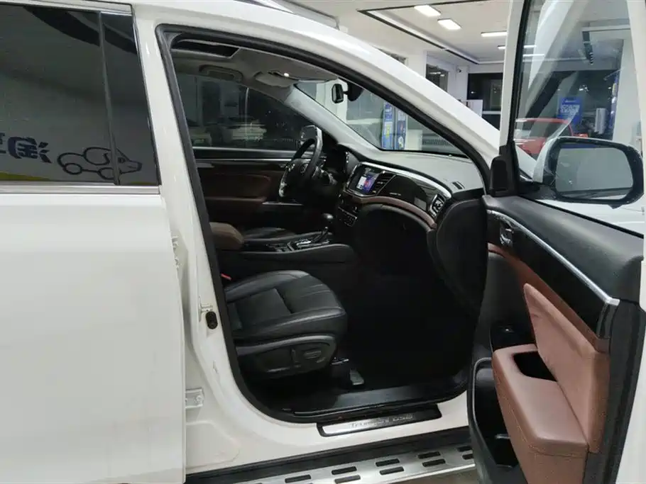 GAC Trumpchi Trumpchi GS8 2017 320T 2WD Luxury Smart Connect (7-seater) фото 8