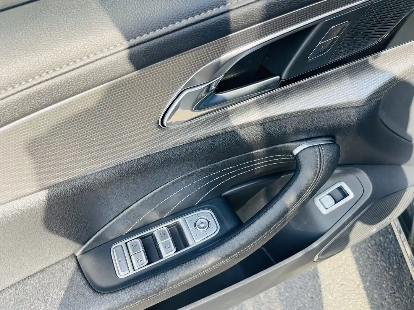Hongqi H5 2024 1.5T DCT Smart Connect Flag Rhythm Edition фото 7
