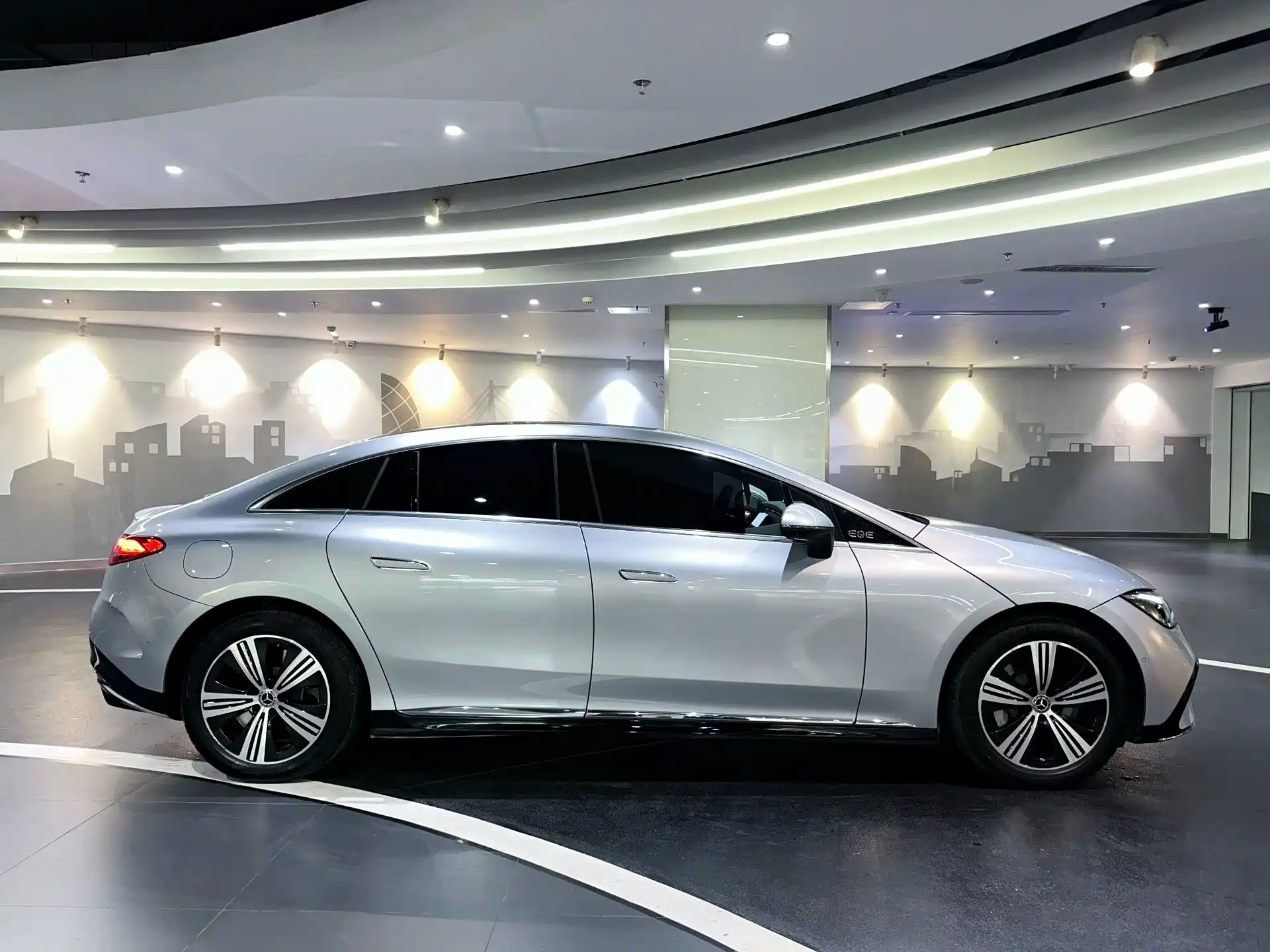 Фото 4 - Mercedes-Benz EQE