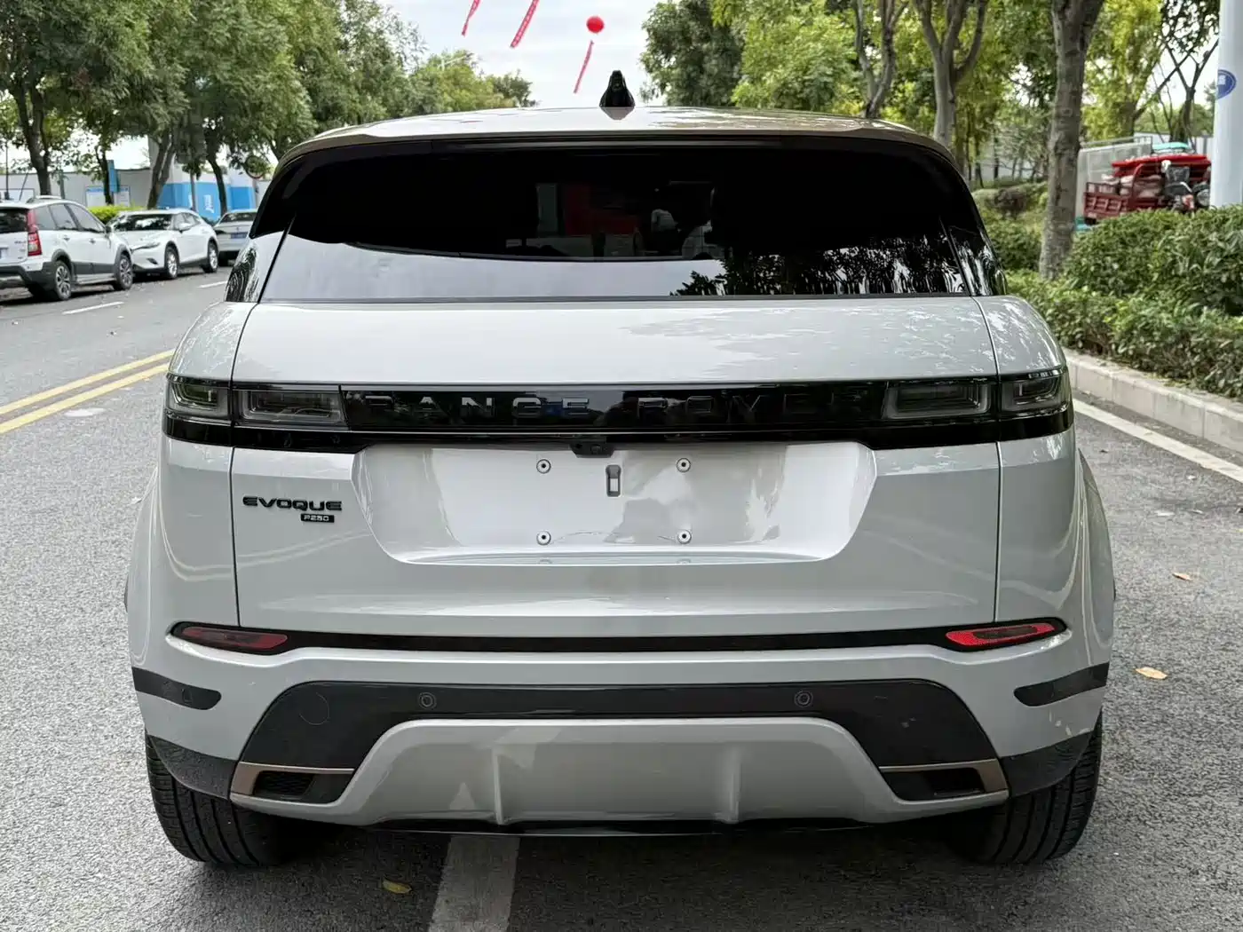 Land Rover Range Rover Evoque 2023 Range Rover Evoque L 249PS Corinthian Bronze Special Edition фото 5