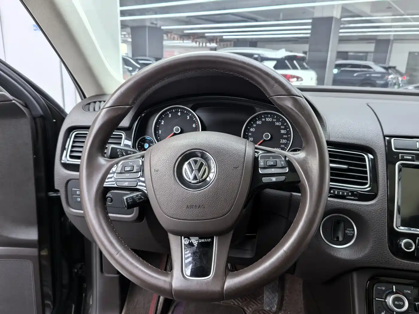 VOLKSWAGEN TOUAREG