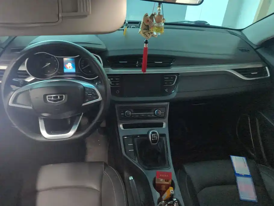 Фото 12 - Geely Emgrand