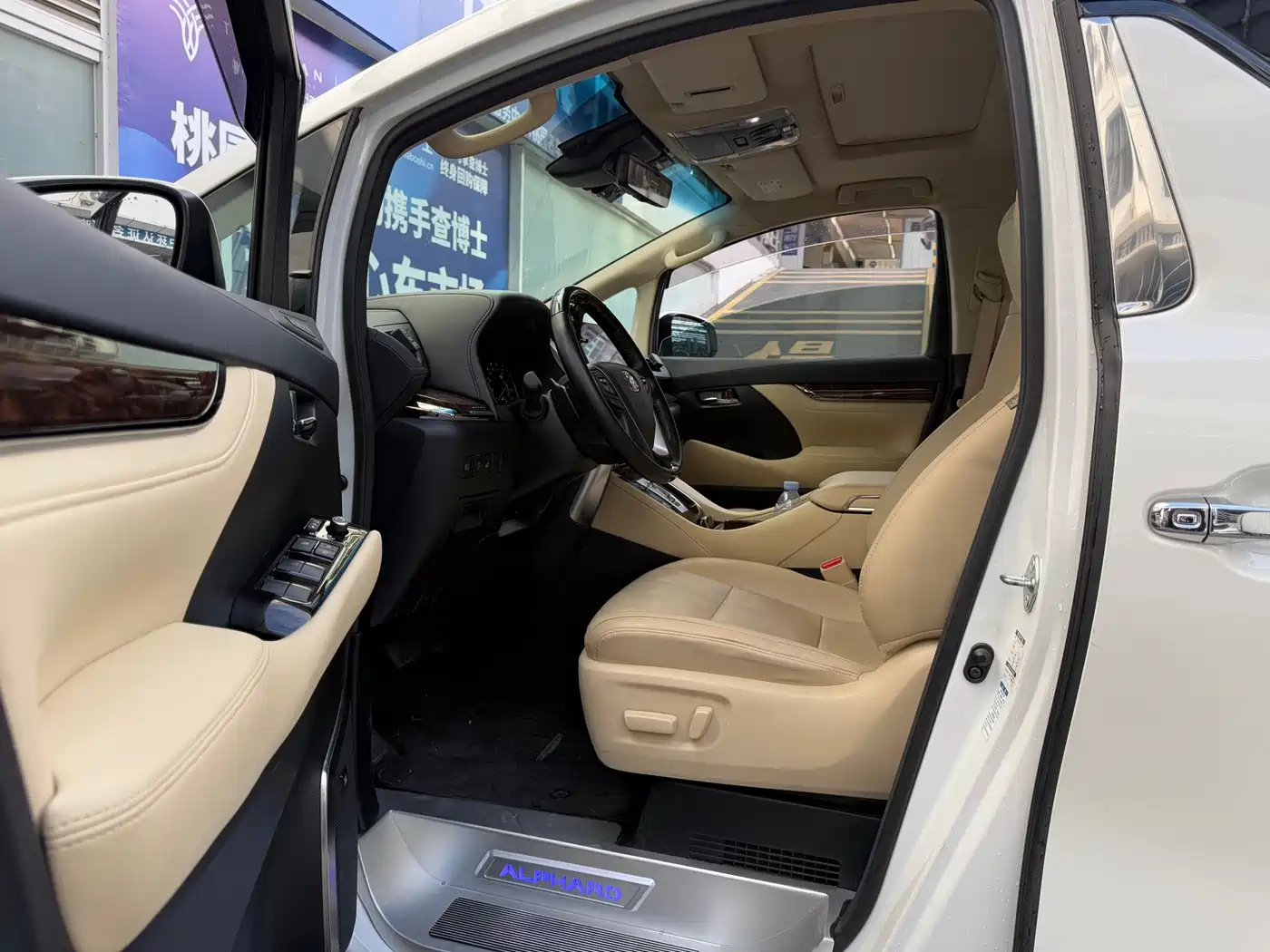 Toyota Alphard 2021 Hybrid 2.5L Luxury фото 57