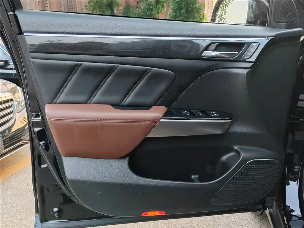 GAC Trumpchi Trumpchi GS7 2017 320T 2WD Luxury Smart Connect фото 4