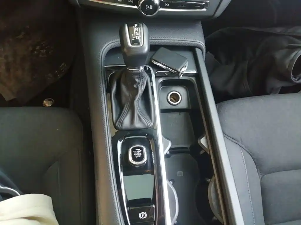 صورة 14 - Volvo S90