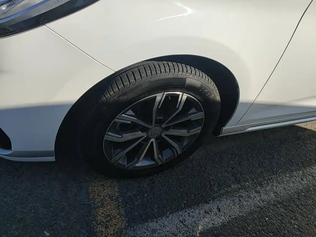 Photo 23 - BYD Song MAX