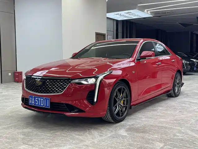 Cadillac CT4 28T, Люкс