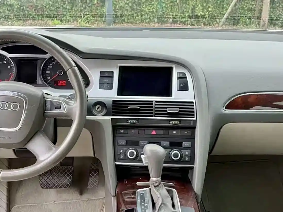 Фото 6 - Audi A6L
