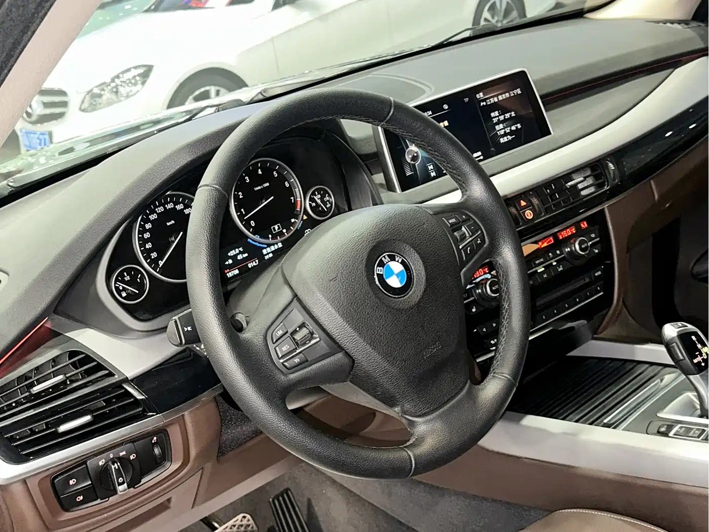 BMW X5 (Import) 2017 xDrive35i Leading Edition фото 15