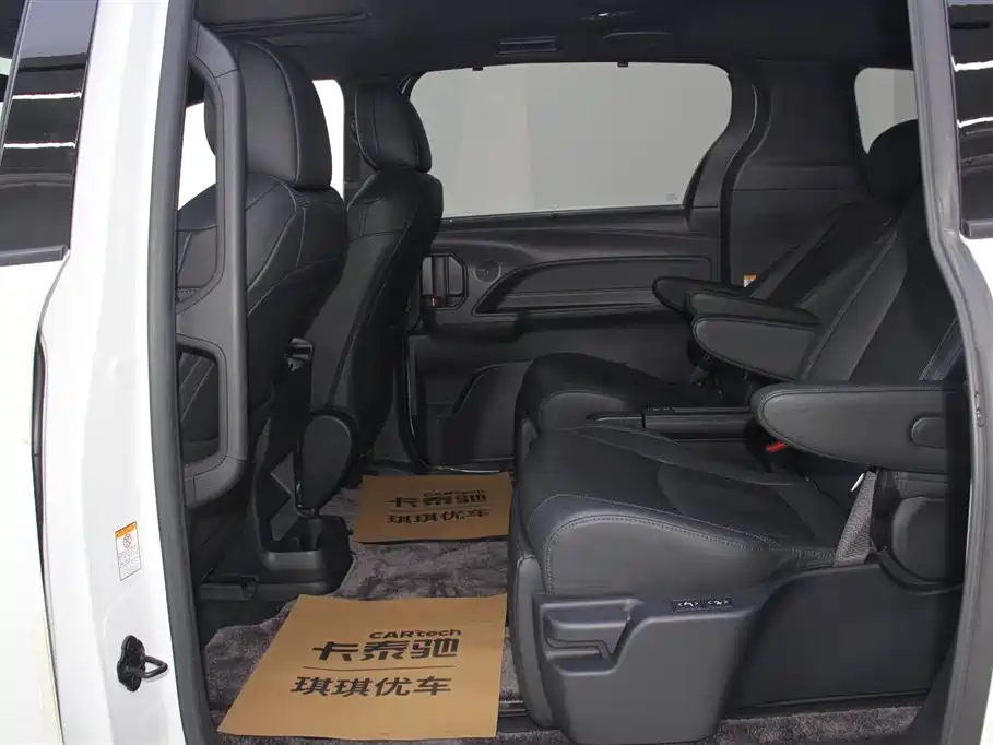 Toyota Sienna 2023 2.5L Hybrid Premium Edition фото 21