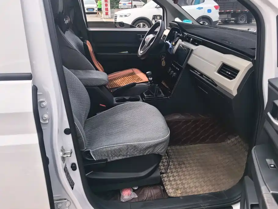 Wuling Motors Wuling Hongguang PLUS 2023 2020 1.5L Manual Comfort 7-seater