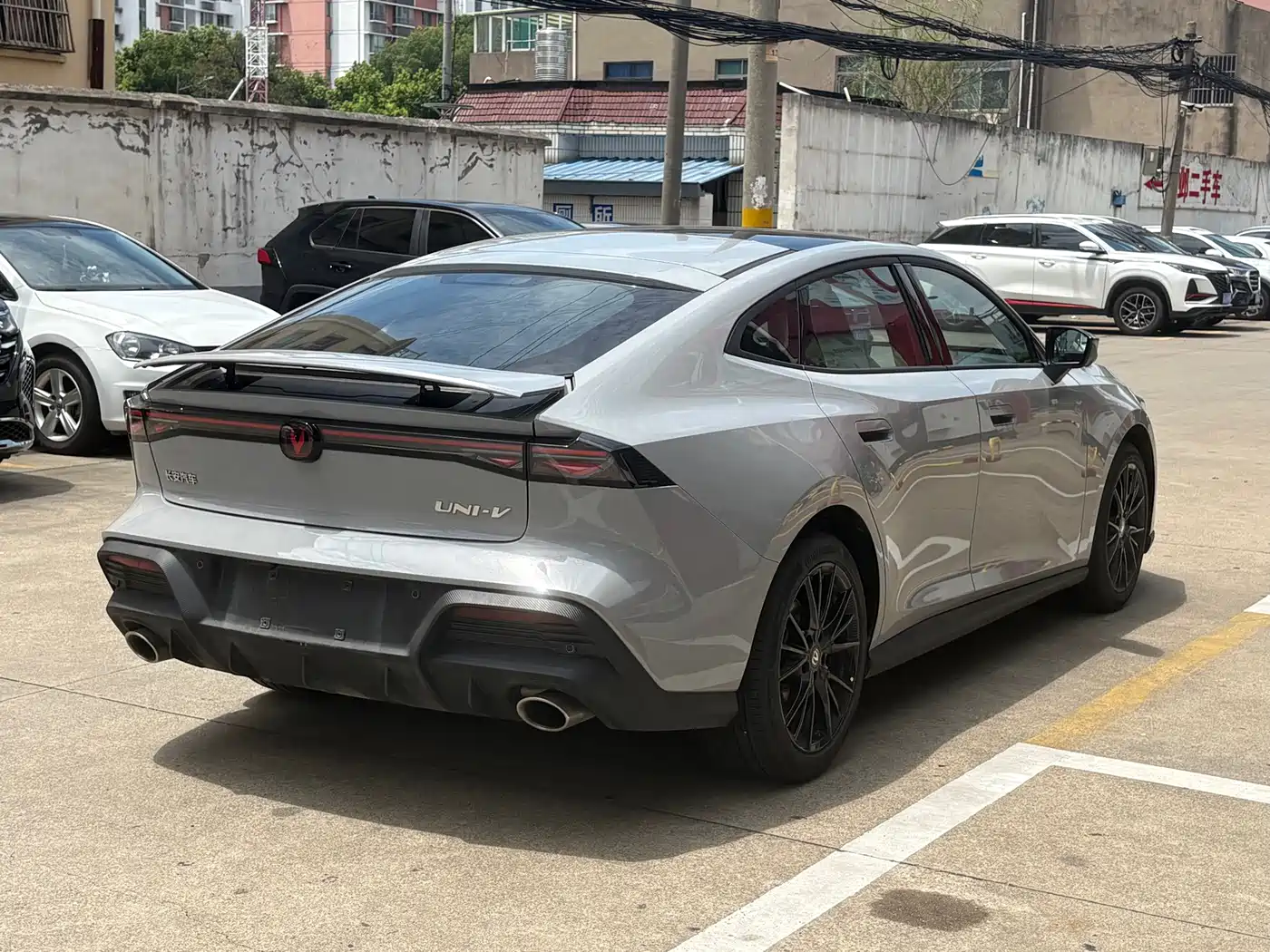 Changan UNI-V 2025 2025 1.5T 500Bar Premium Model