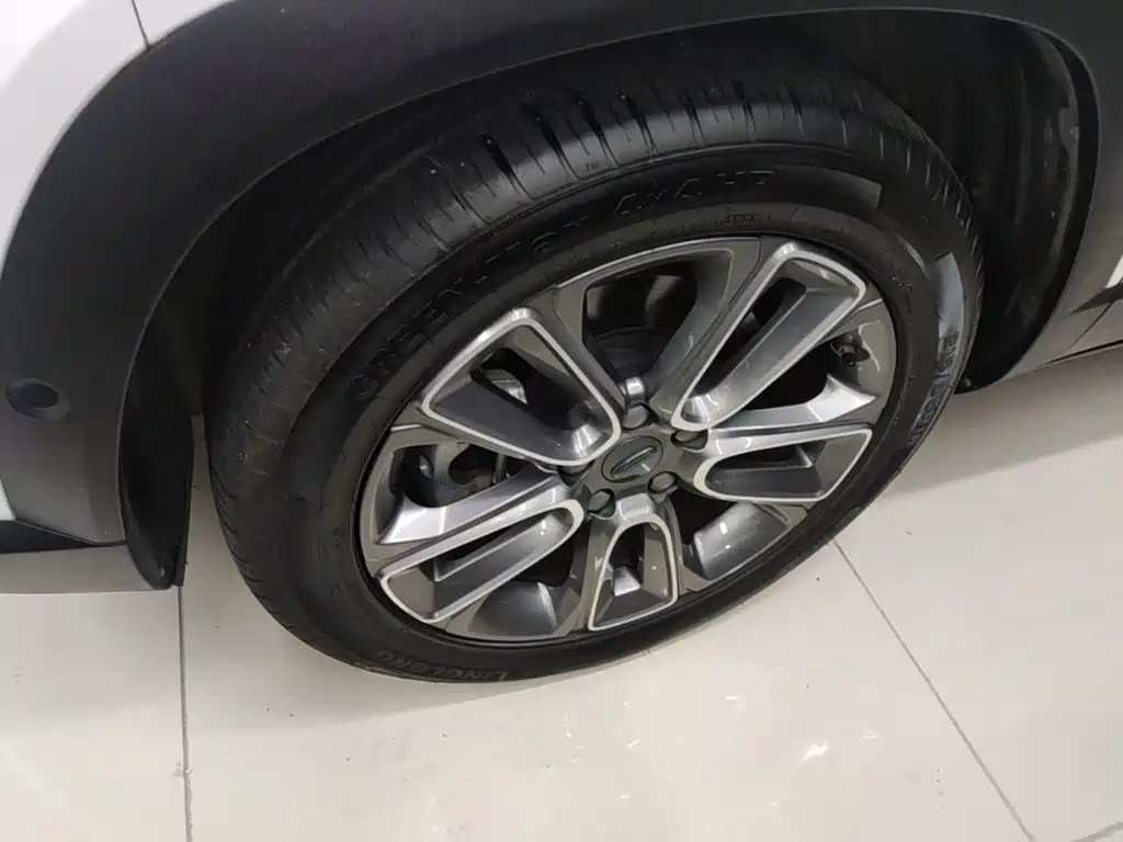 Фото 23 - Geely ICON
