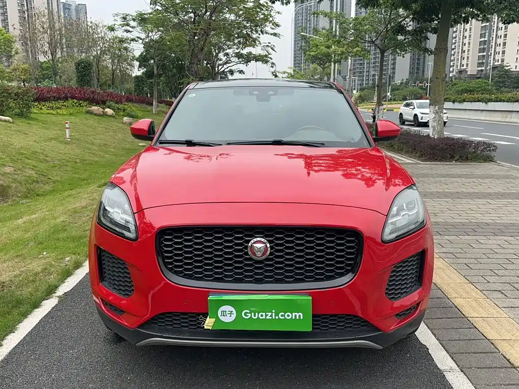Фото 3 - Jaguar E-PACE