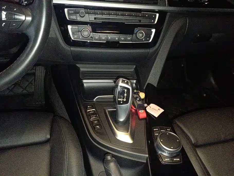 BMW 3 Series GT 2020 320i M Sport Package фото 16