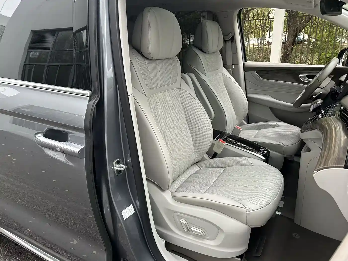 Roewe iMAX8 2025 2023 400TGI Luxury Edition