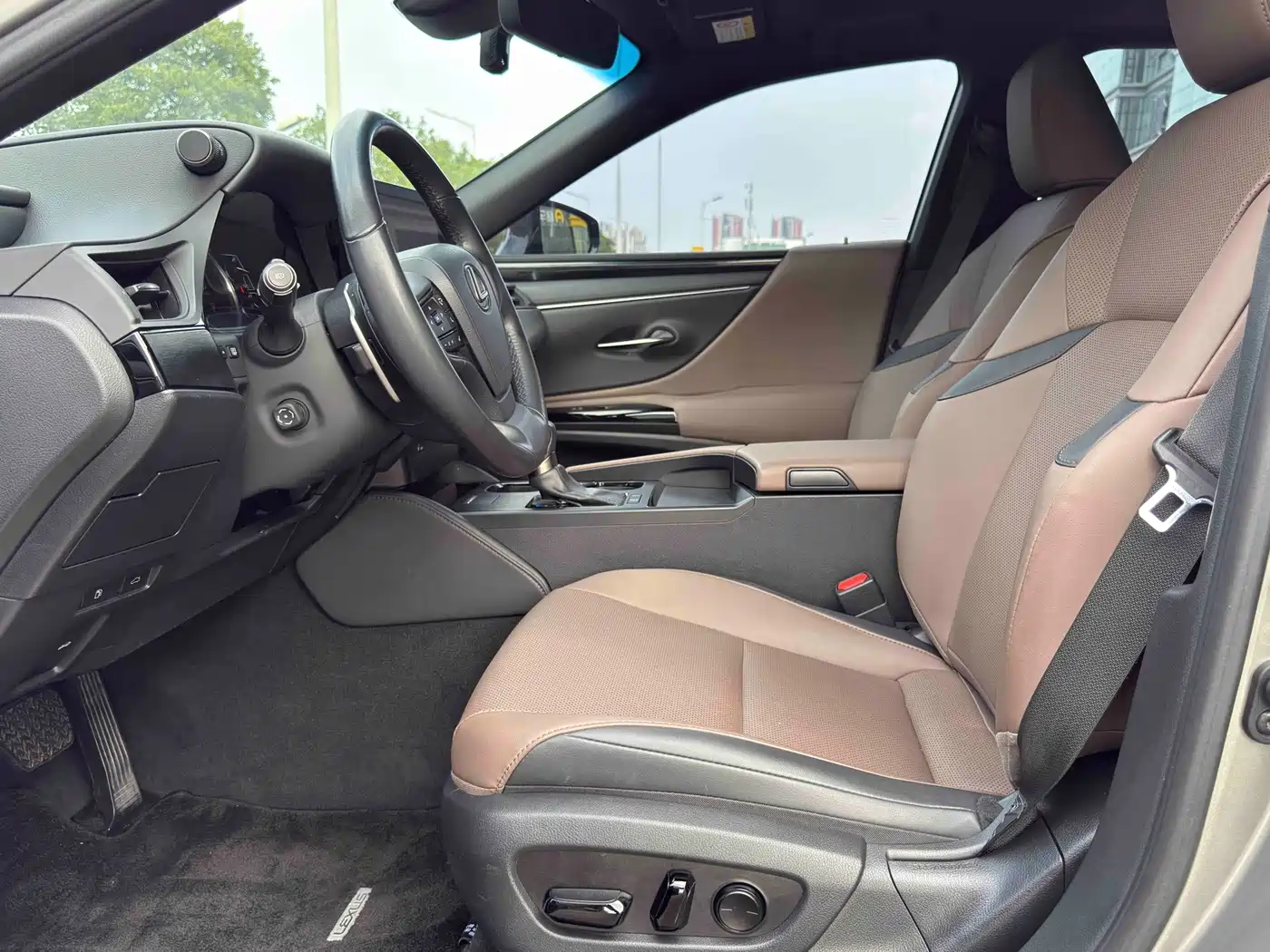 Фото 7 - Lexus ES