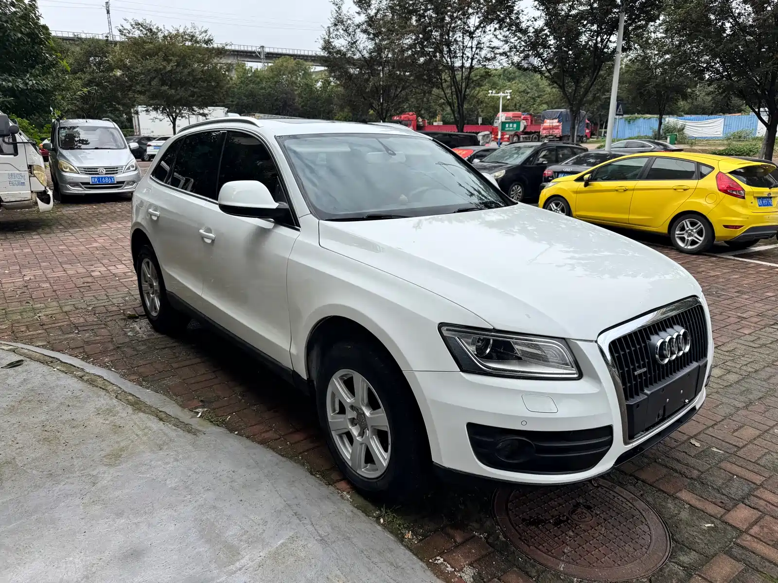 Photo 2 - Audi Q5