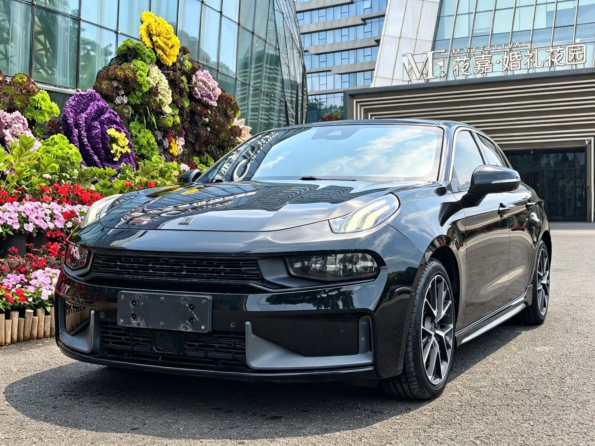 Photo 1 - Lynk & Co 03