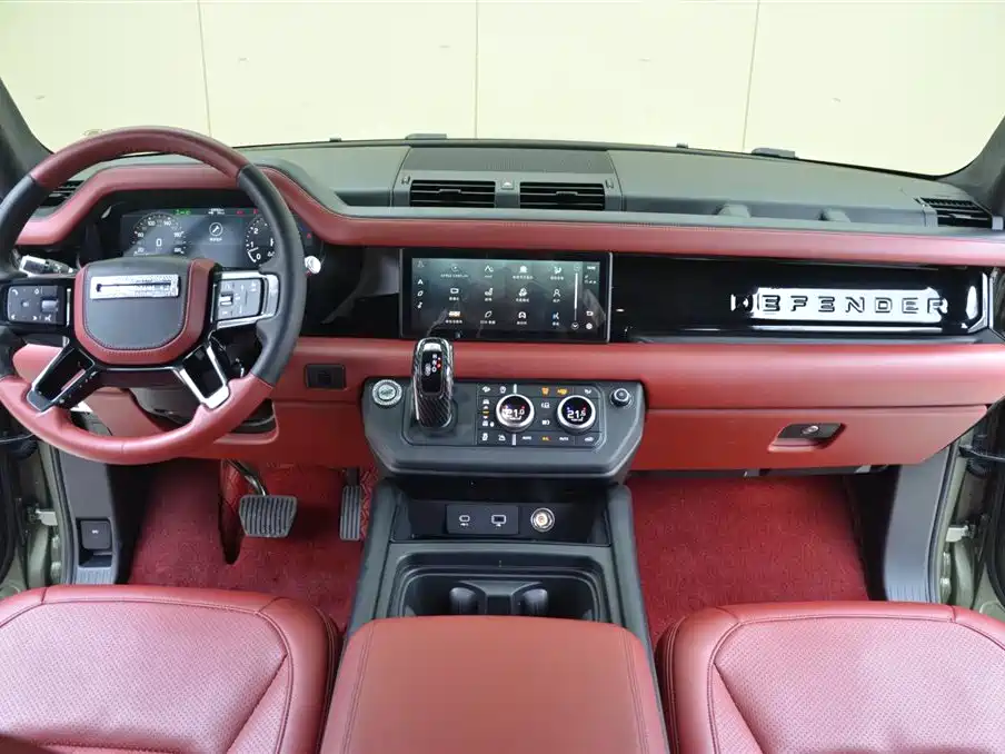 Land Rover Defender 2021 110 P400 Dark Special Edition фото 6