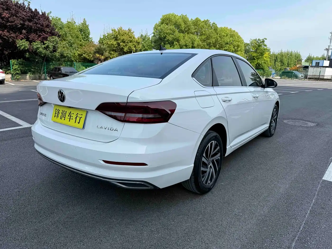 Volkswagen Lavida 2022 1.5L Auto Comfort Edition фото 4