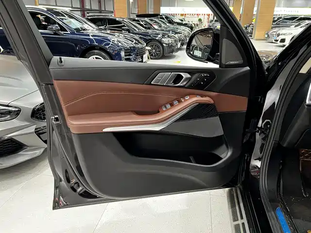 BMW X7 2021 Facelift xDrive40i Leading Luxury Package — фото 4