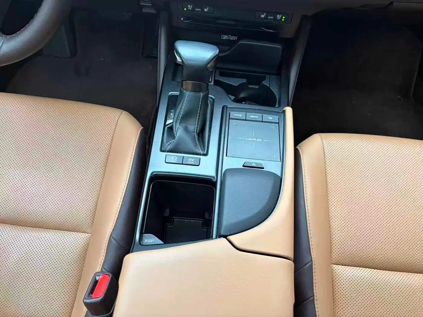 Photo 8 - Lexus ES