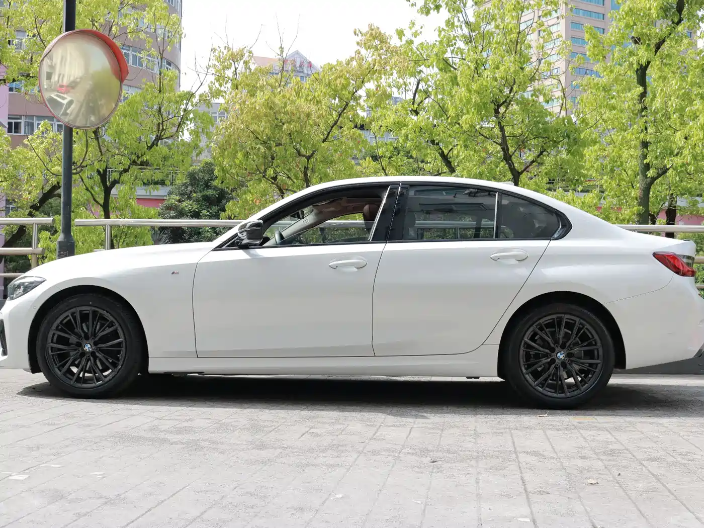 BMW 3 Series 2021 325i M Sport Night Edition фото 2