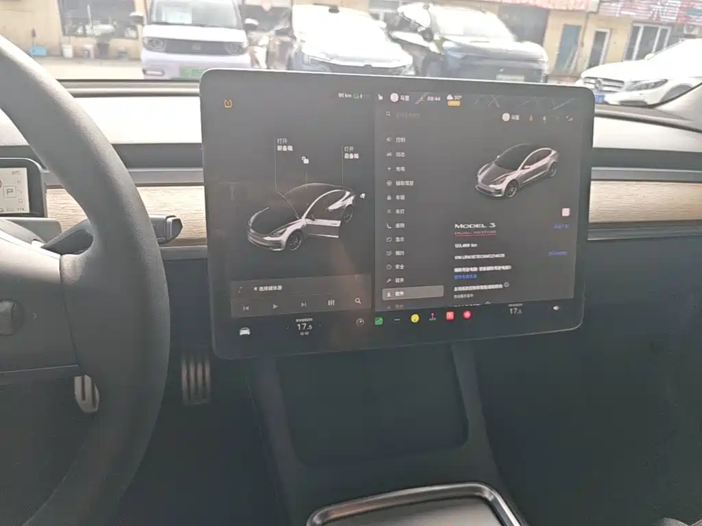 صورة 13 - Tesla Model 3