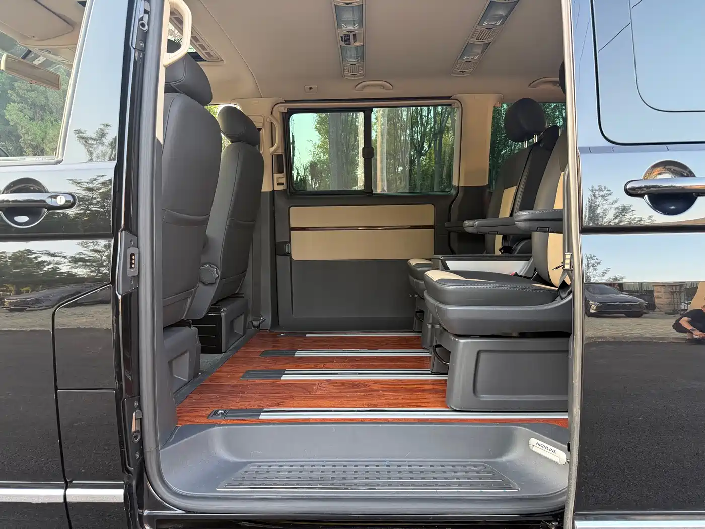 Volkswagen Multivan 2012 2.0TSI 4WD Premium фото 14