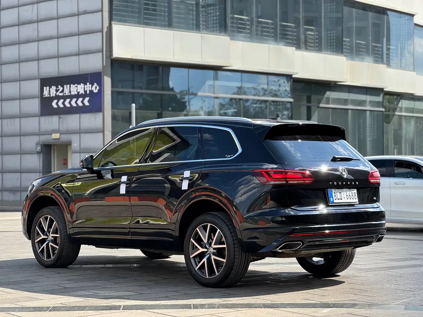 Volkswagen Touareg 2019 3.0TSI Sharp Edge Edition China VI фото 11