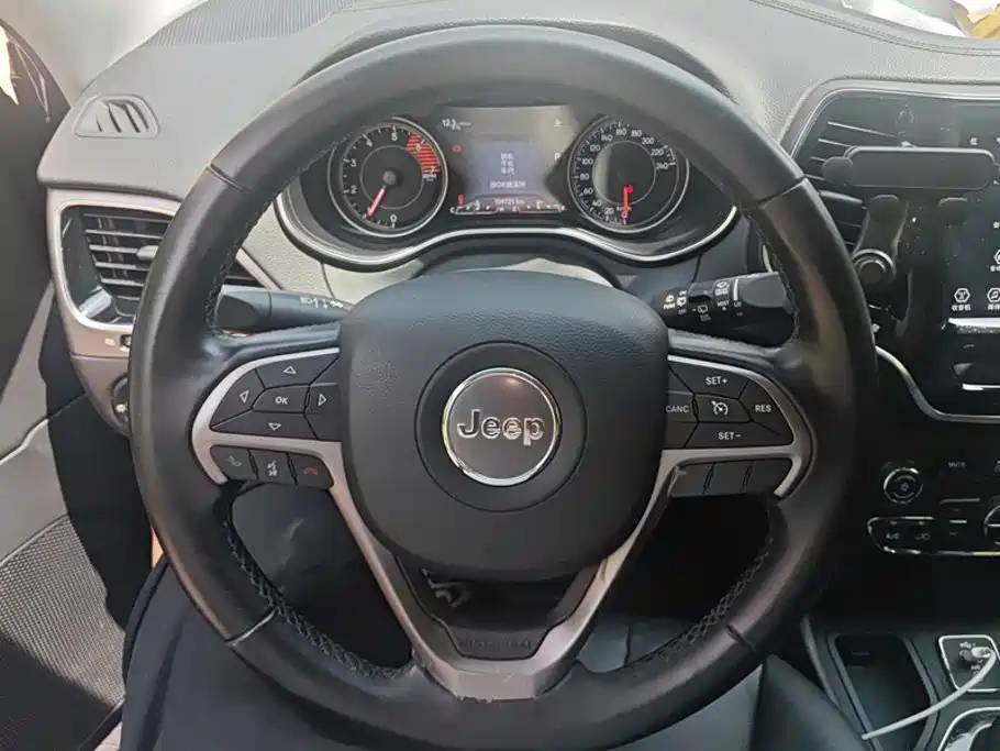 Jeep Cherokee 2020 2020 2.0L 2WD Safety Upgrade Edition