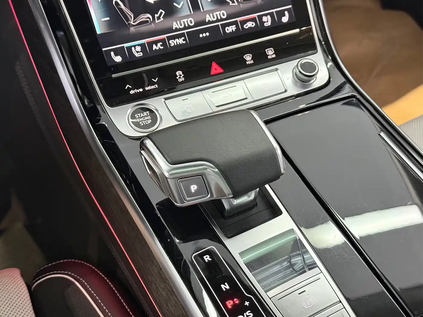 Фото 8 - Audi A8