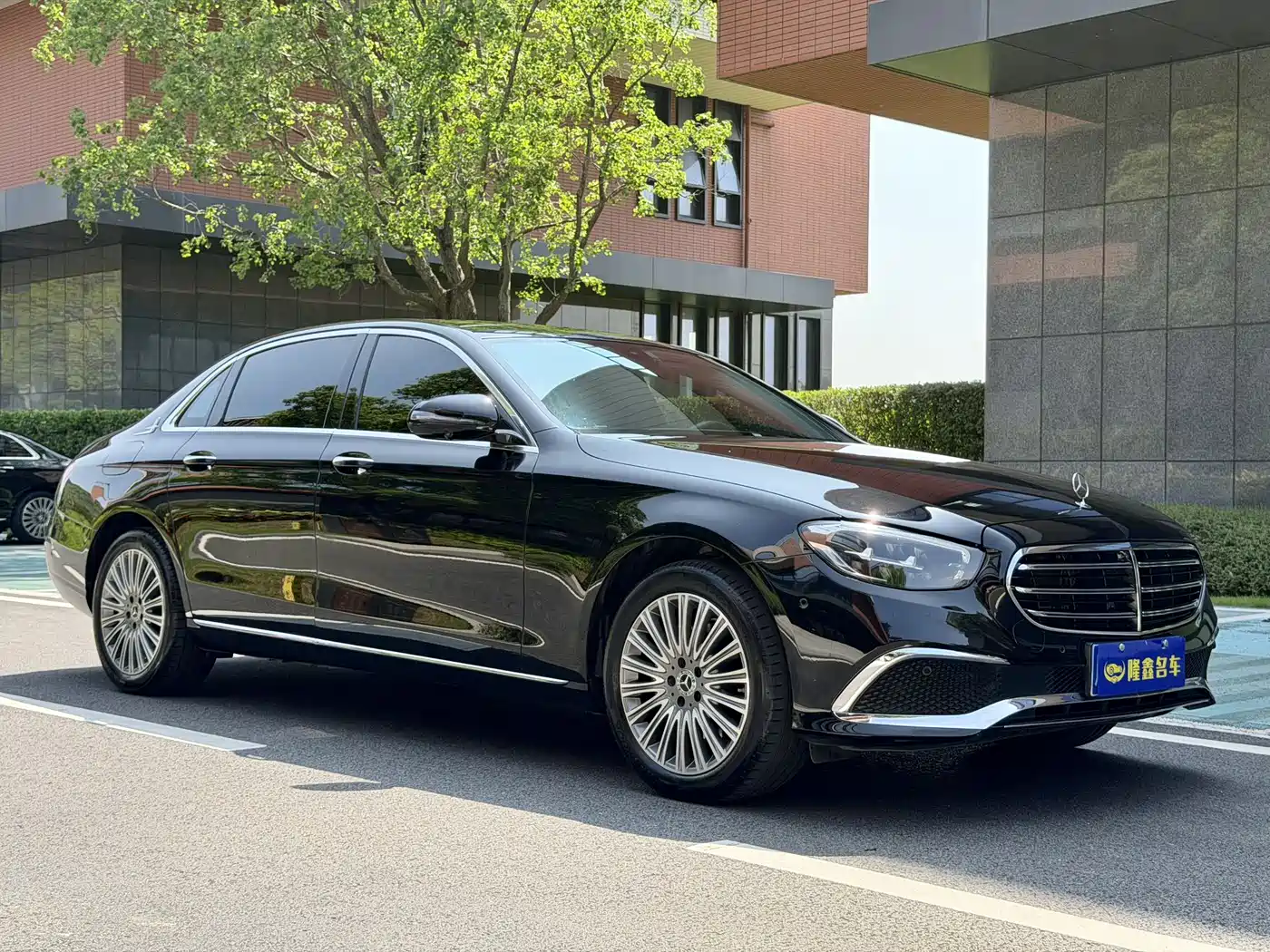 Mercedes-Benz E-Class 2022 E 300 L Fashion фото 3