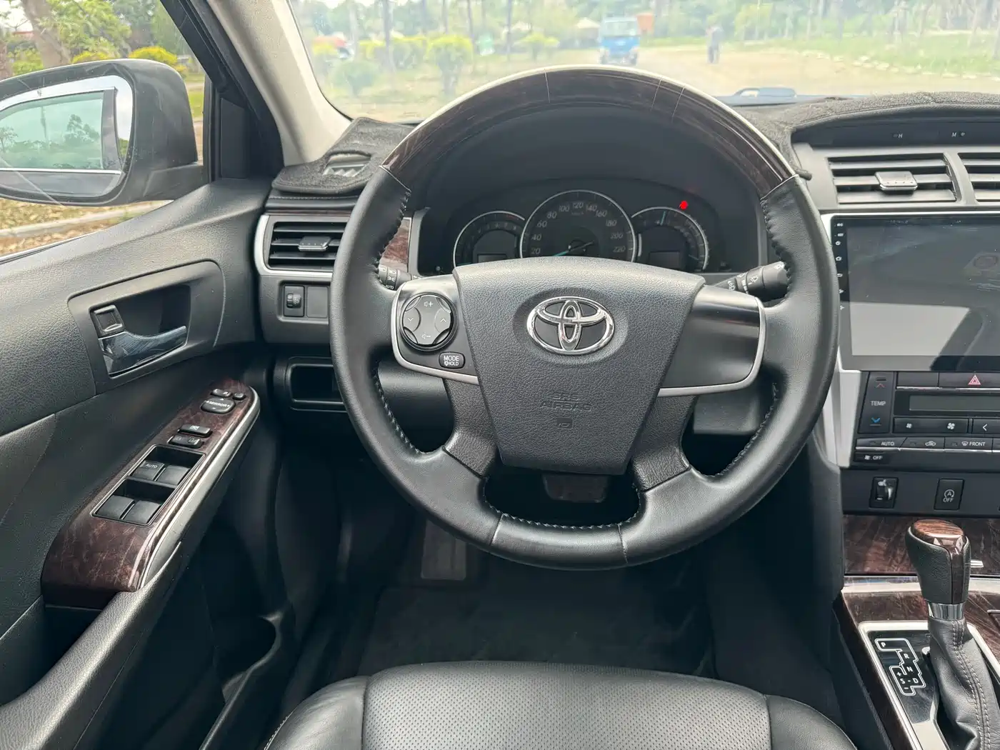 Toyota Camry 2016 2.0G 10th Anniversary Leading Edition фото 11