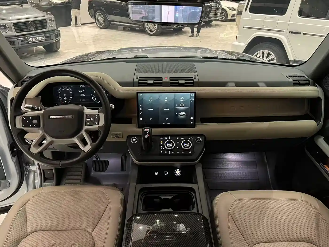 Land Rover Defender 2022 Model 90 3.0T P400 XS фото 9