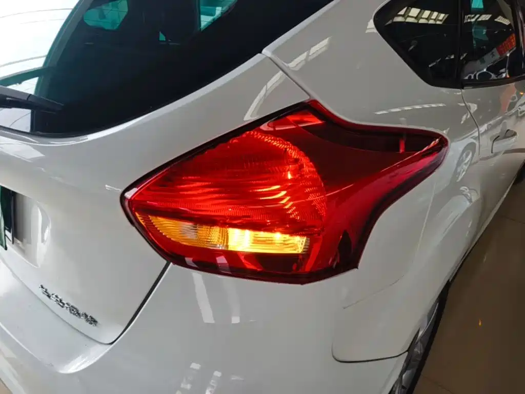 Photo 8 - Ford Focus