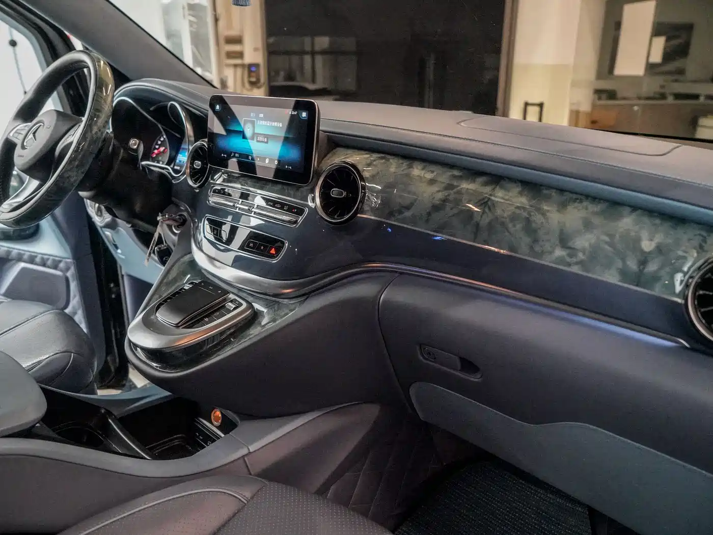 Mercedes-Benz V-Class 2022 V 260 L Long Wheelbase Prestige Edition фото 11