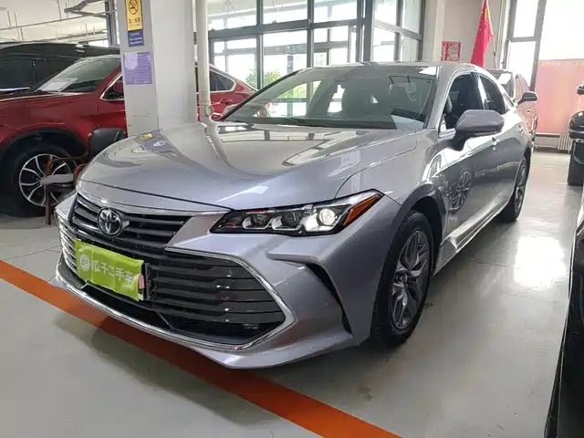 Toyota Avalon 2.5L, Люкс