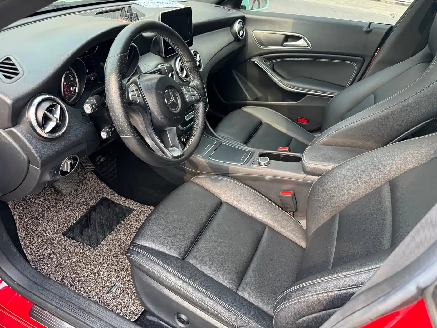 Mercedes-Benz CLA (Import) 2017 CLA 200 Fashion фото 7