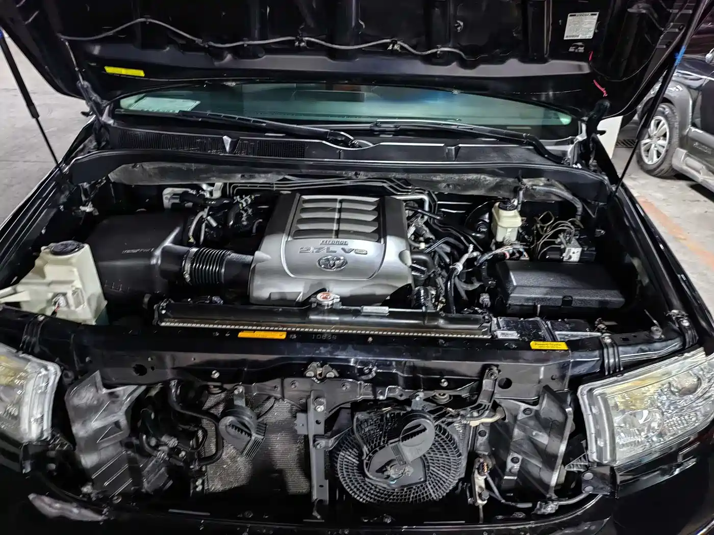 Toyota Sequoia 2010 5.7 Platinum Edition фото 20