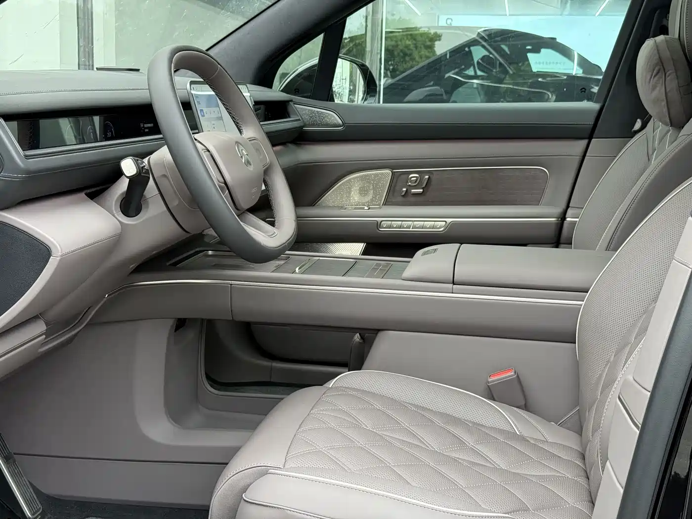NIO ES8 2026 2025 Model 6-Seat Executive Luxury Edition