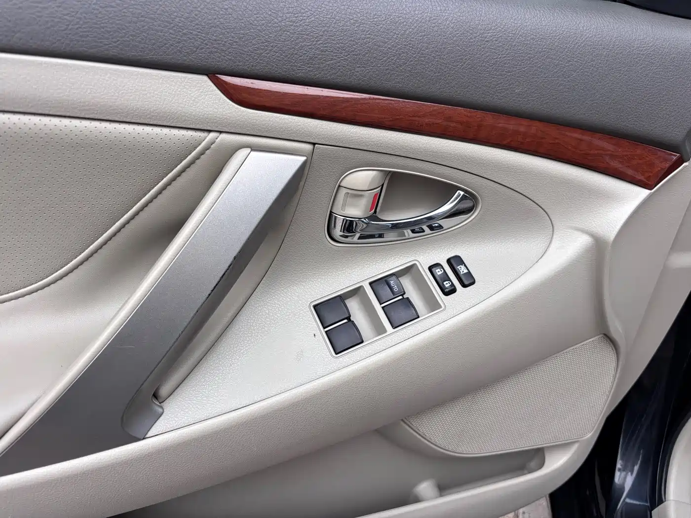 Toyota Camry 2013 200G Classic Luxury Edition фото 13