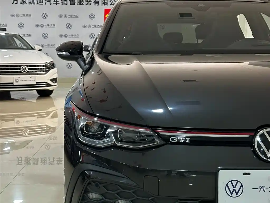 VOLKSWAGEN GOLF GTI