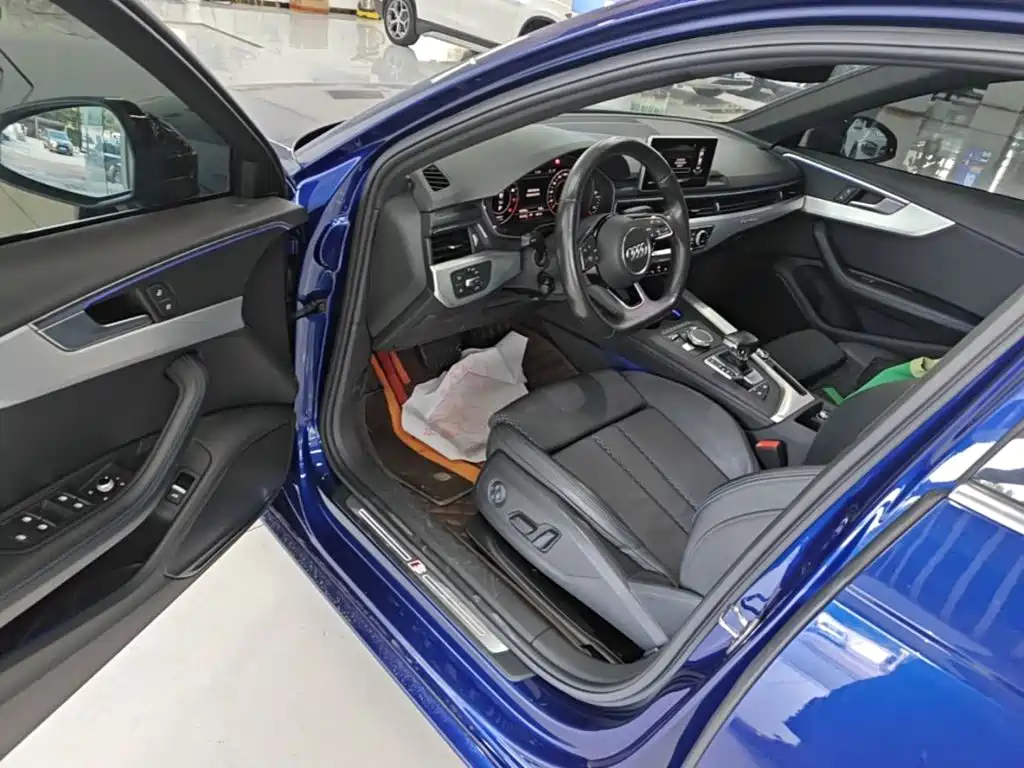 Фото 16 - Audi A4L