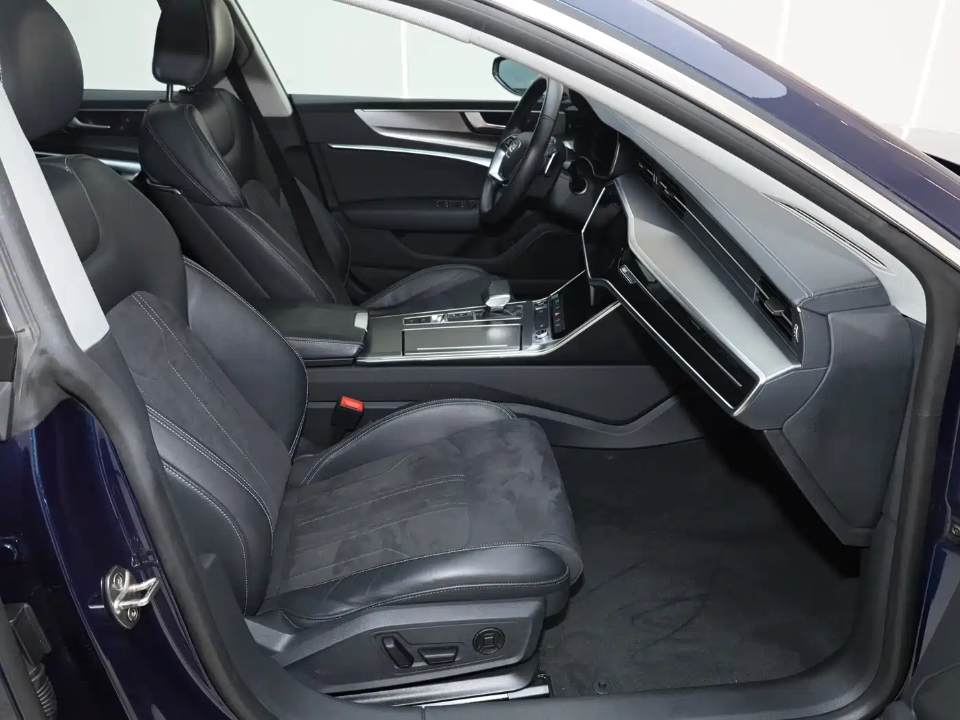 Audi A7L 2024 45TFSI S-line Dream Edition Crystal Package фото 22