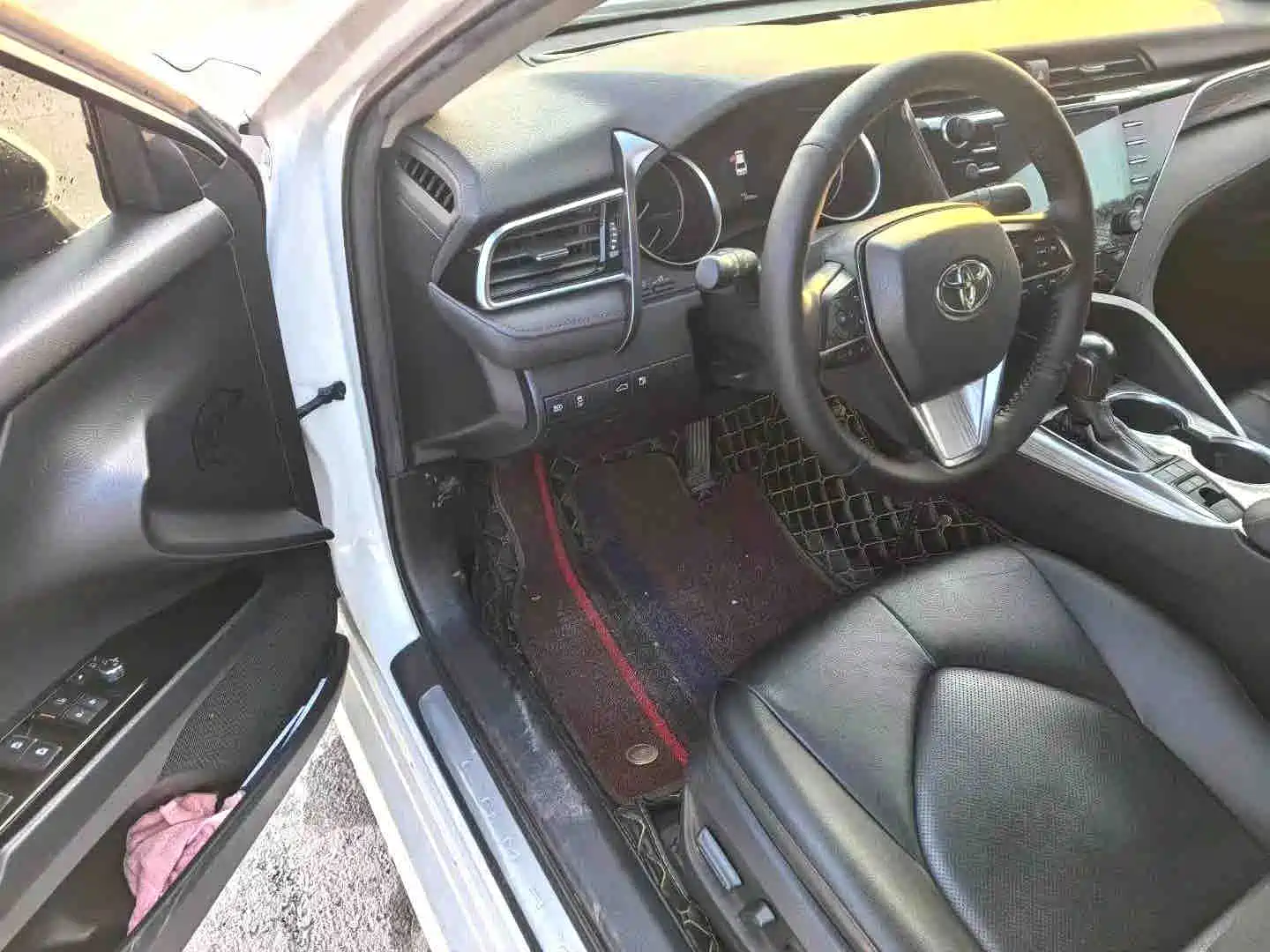 Фото 8 - Toyota Camry