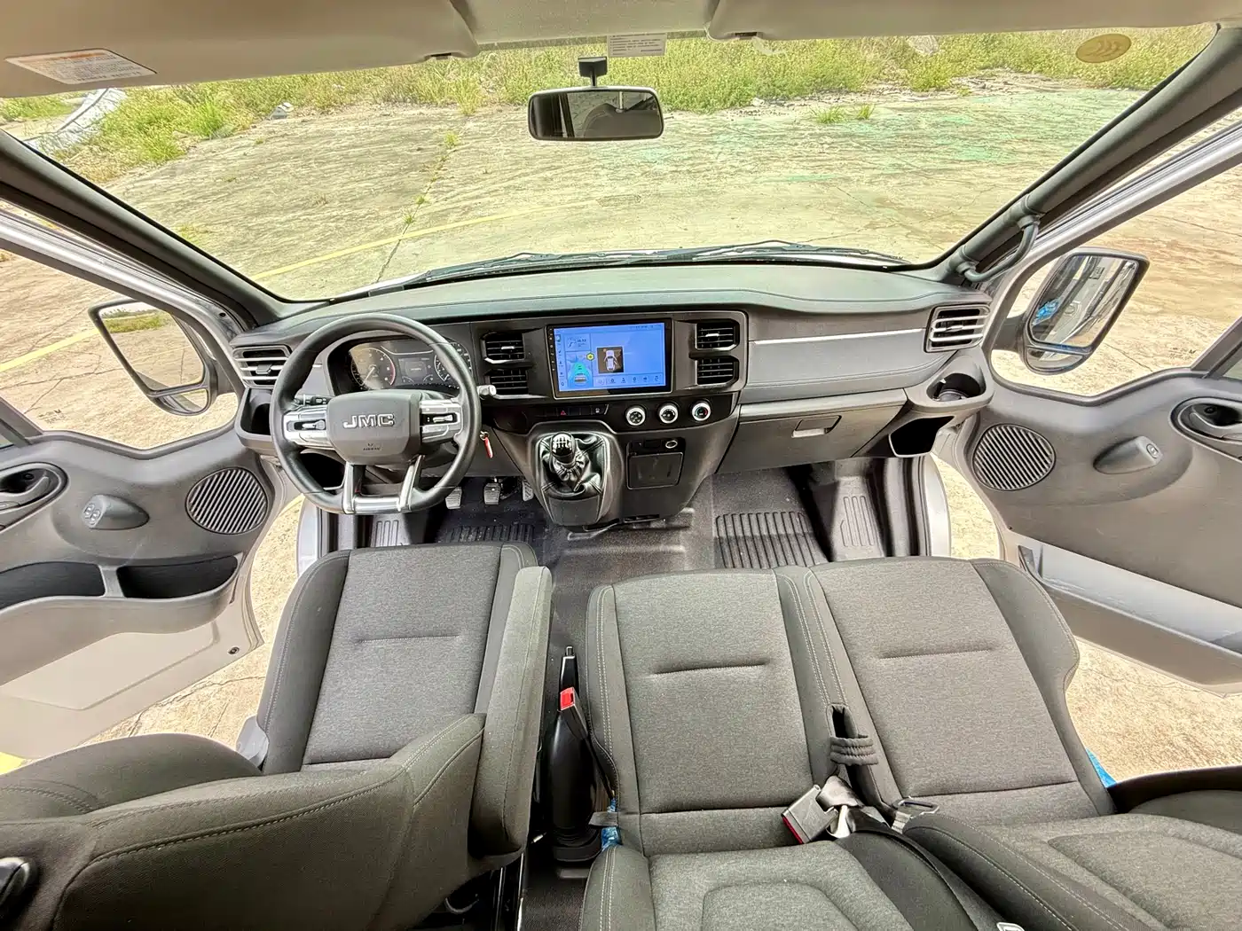 Jiangling JMC Fushun 2025 2025 Model 2.0T 6MT Diesel Short Wheelbase Low Roof Commercial MPV 5/6 Seats with Lift-up Tailgate
