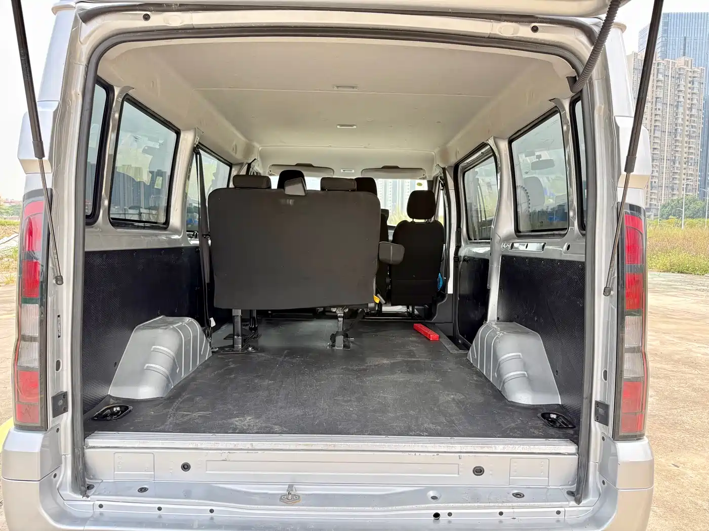 Jiangling JMC Fushun 2025 2025 Model 2.0T 6MT Diesel Short Wheelbase Low Roof Commercial MPV 5/6 Seats with Lift-up Tailgate