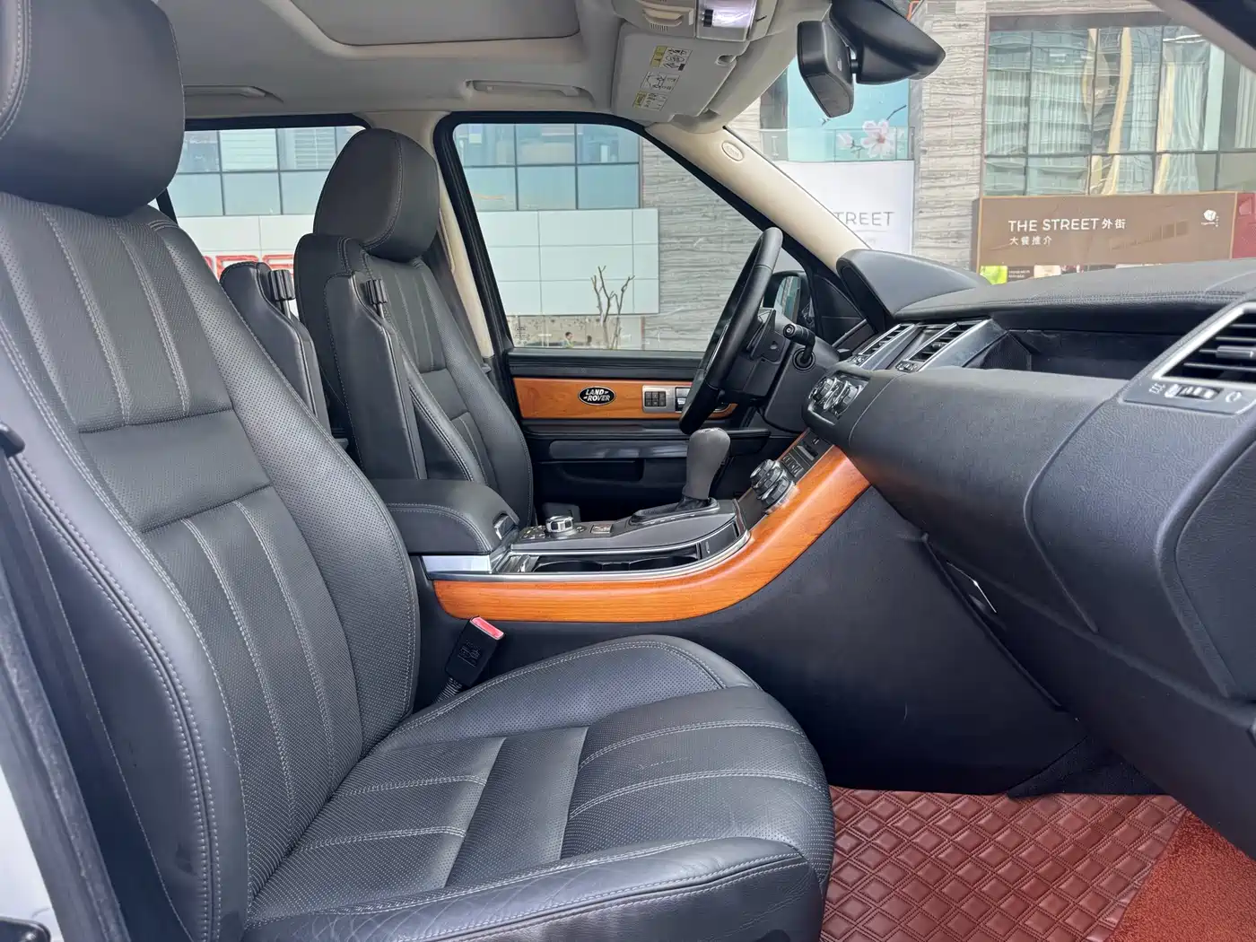 Land Rover Range Rover Sport 2011 3.0 TDV6 Diesel фото 12